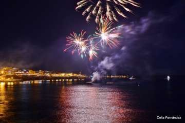 Los fuegos de Melenara, una explosión de color (Foto Celia Fernández)